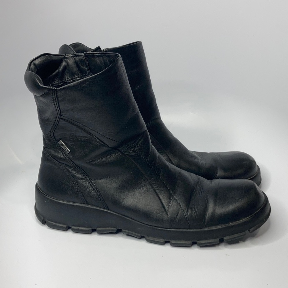 Ecco gore Tex black leather boots size 8. Fleece lined